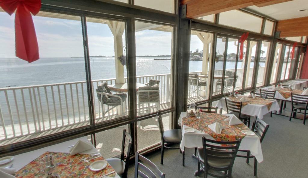 Cedar Cove Beach And Yacht Club Aparthotel Сидър Кий Екстериор снимка